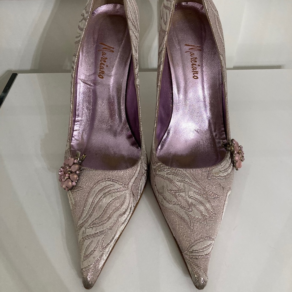 Evening Pumps - Picture 1 of 9